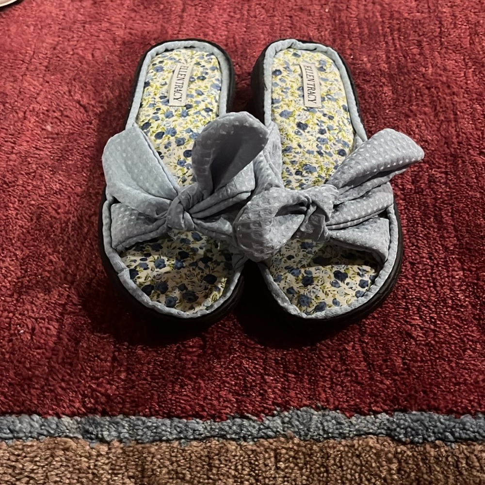 Ellen Tracy Blue Floral Sandals